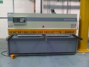 المقصات الهيدرولية 6 مم مع قطع معدنية 2.5 م