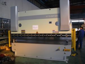 NC الانحناء المعدنية الهيدروليكية آلات 200 طن