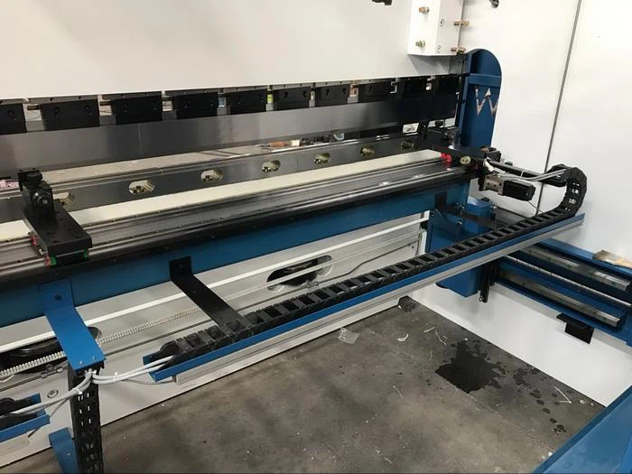 AHYW 6 Axis CNC Synchro Press Brakes 4M