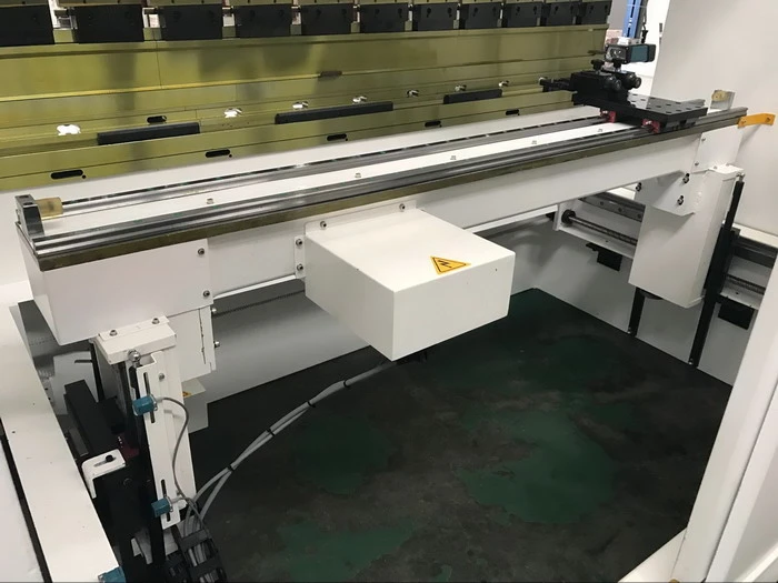 X&R CNC Auto pressbrake back gauges