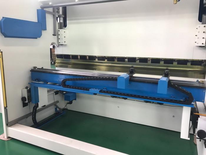 Yawei PBH china AHYW Made XRZ1Z2 CNC 4axis auto press brake bending back gauges manufactures